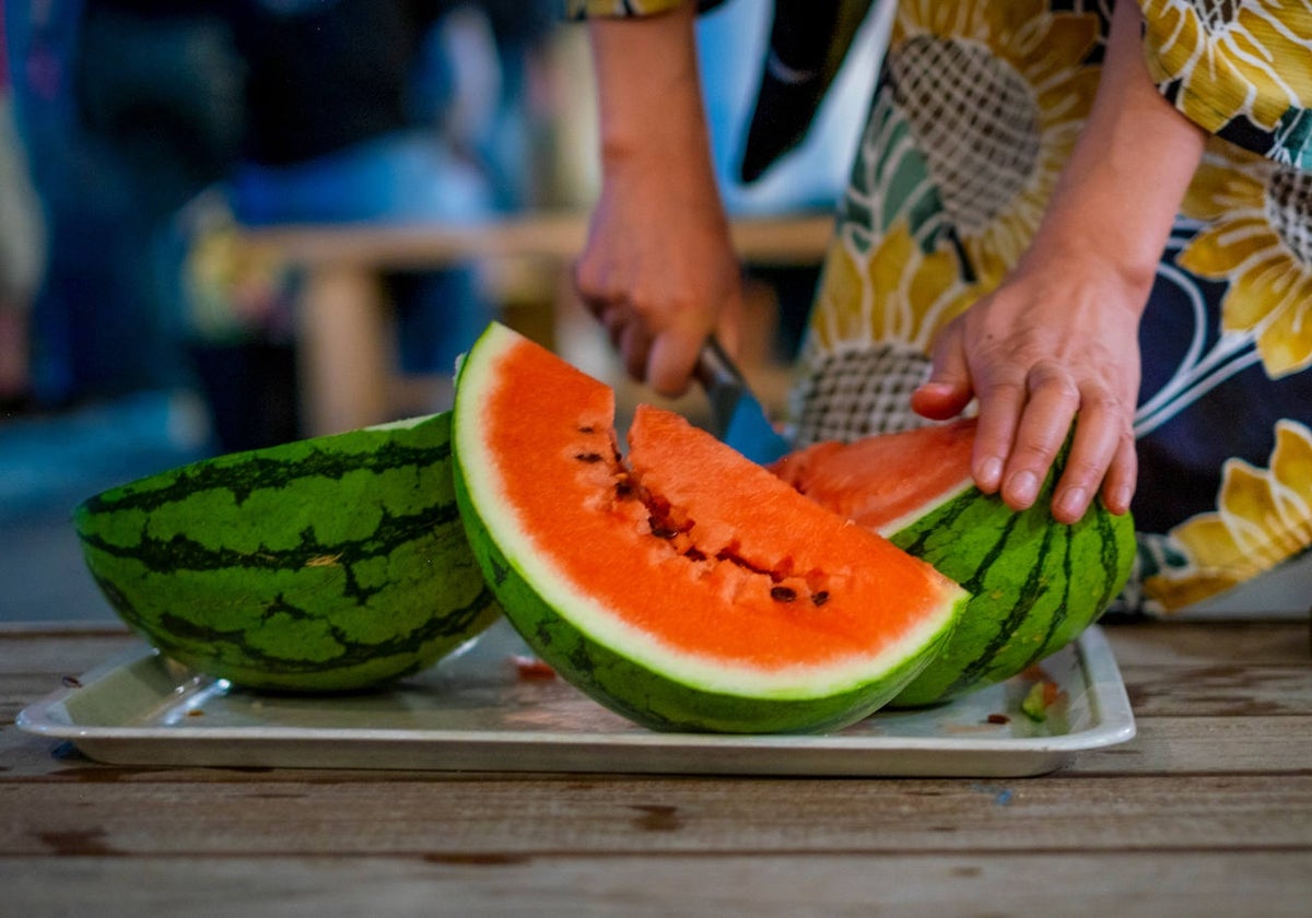 Por qué no debes comprar fruta cortada y pelada en el supermercado.