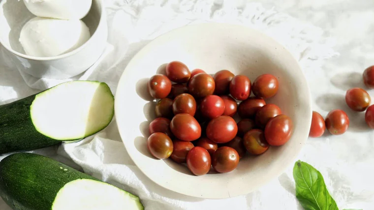 Ingredientes de la pizza de calabacín.