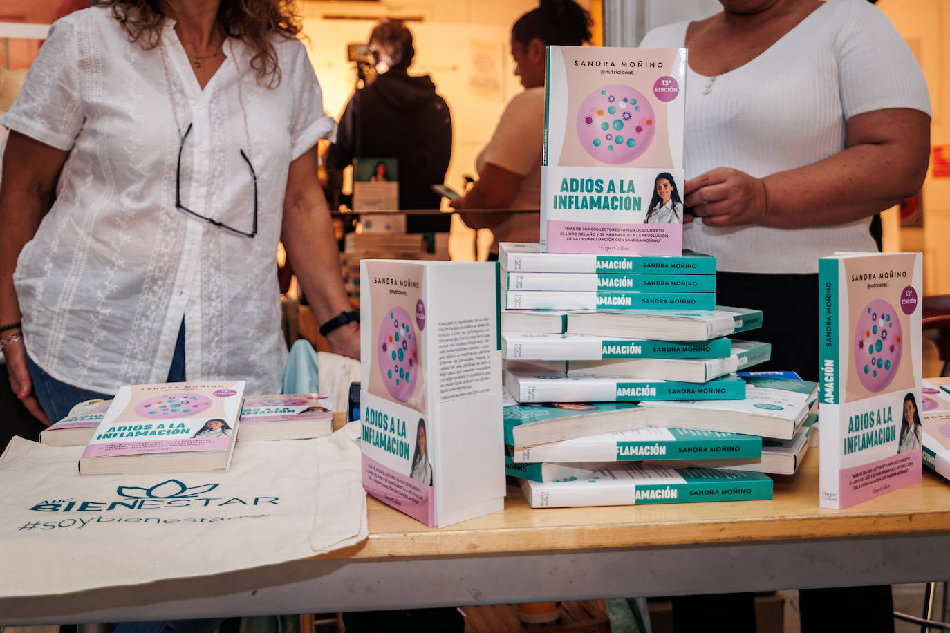 Tras el evento los asistentes pudieron adquirir el libro de Sandra Moñino, 'Adiós a la inflamación', que ya ha sido disfrutado por más de 300.000 lectores.