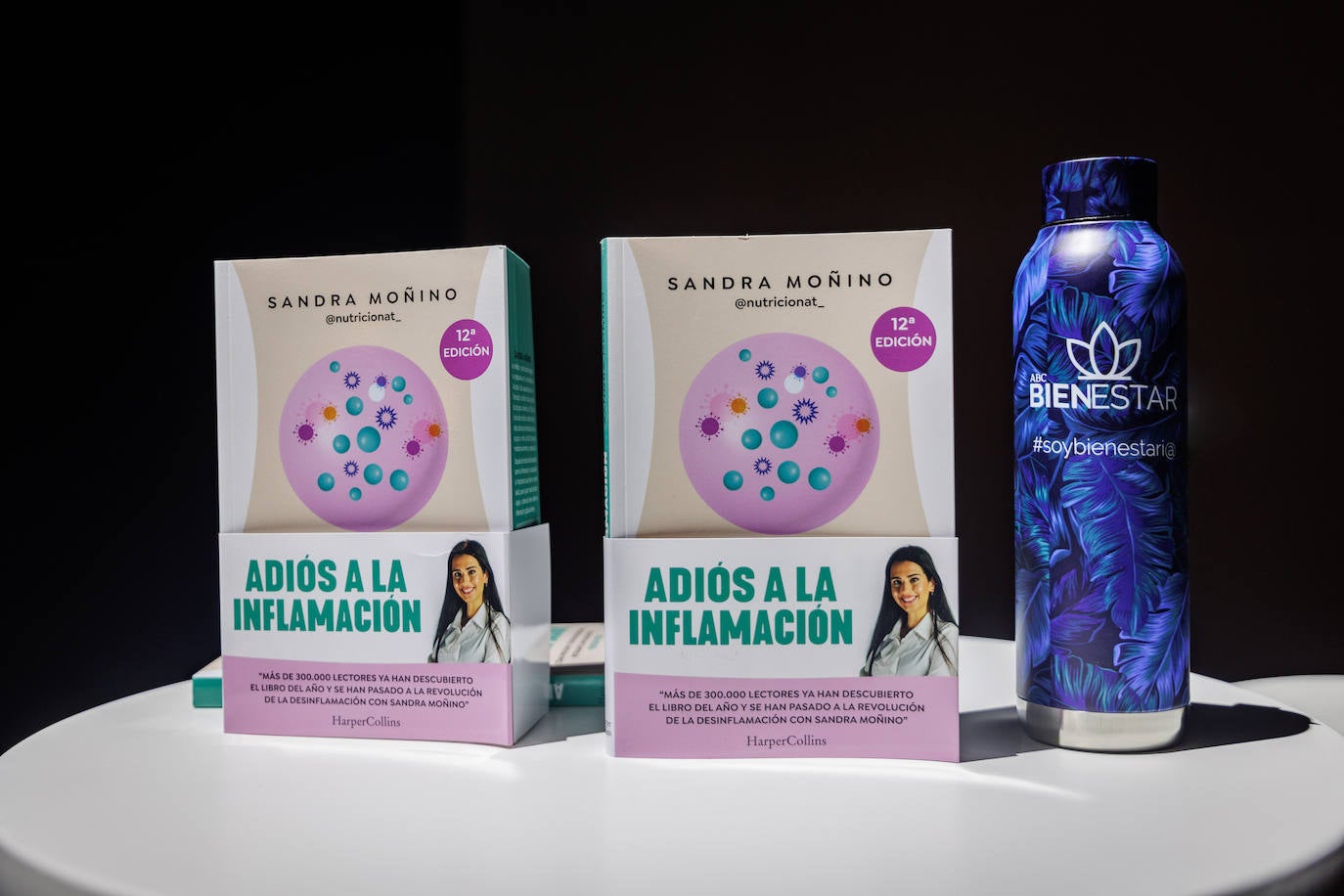 Más de 700 personas asistieron al evento 'Adiós a la inflamación' de Sandra Moñino el pasado 5 de octubre en el Teatro Alcázar de Madrid. El acto, organizado por la editorial HarperCollins, contó con el apoyo de Nutribullet, Alkanatur y ABC Bienestar. 