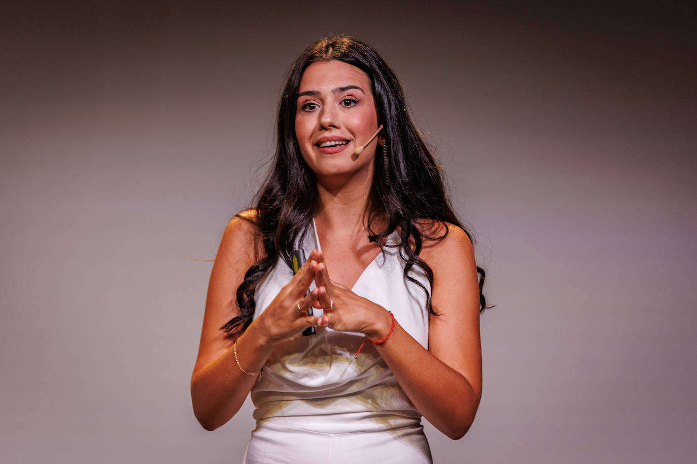 Con su natural capacidad para divulgar y comunicar de una forma sencilla y didáctica la nutricionista Sandra Moñino hizo durante el evento del pasado 5 de octubre en Madrid un recorrido por algunos de los cambios en la alimentación que pueden resultar más efectivos para combatir la inflamación y protegernos frente a las enfermedades.