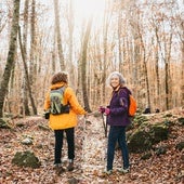 Marcha nórdica: el deporte ideal para reconectar con la naturaleza este otoño