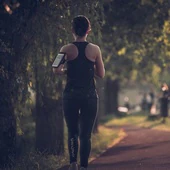 Los efectos no deseados del entrenamiento aeróbico desmedido en el cuerpo de la mujer