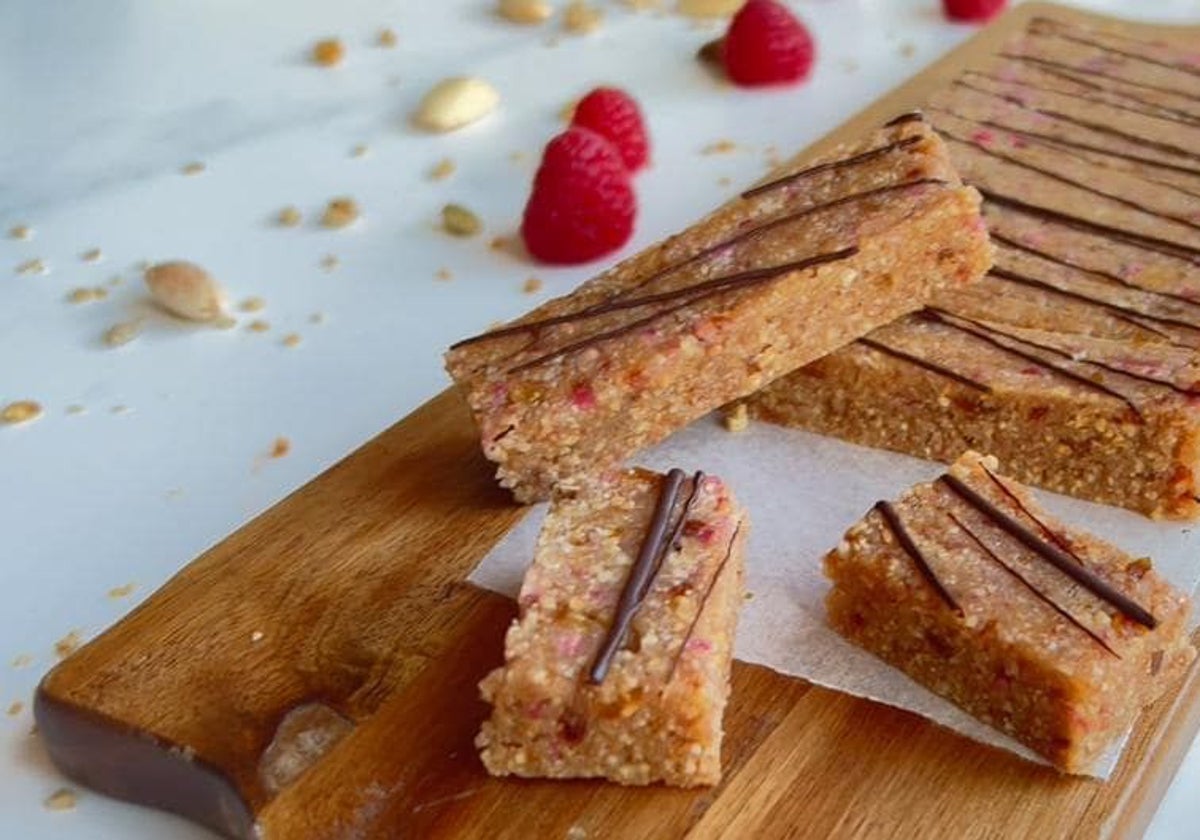 Turrón de almendras con frambuesas.