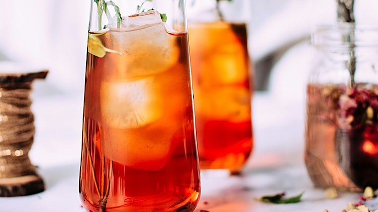 Ideas para disfrutar de bebidas deliciosas en Navidad sin una gota de alcohol