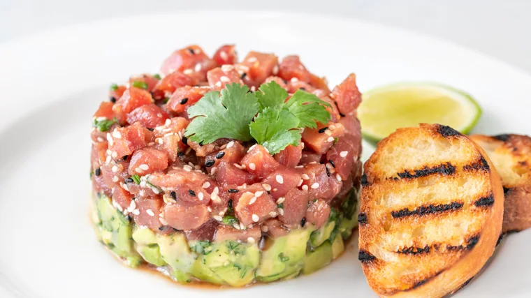 Tuna tartar with avocado.