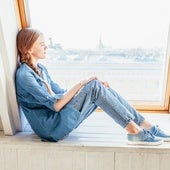 Qué es el JOMO, la alegría de perderse cosas, y cómo afecta al bienestar emocional