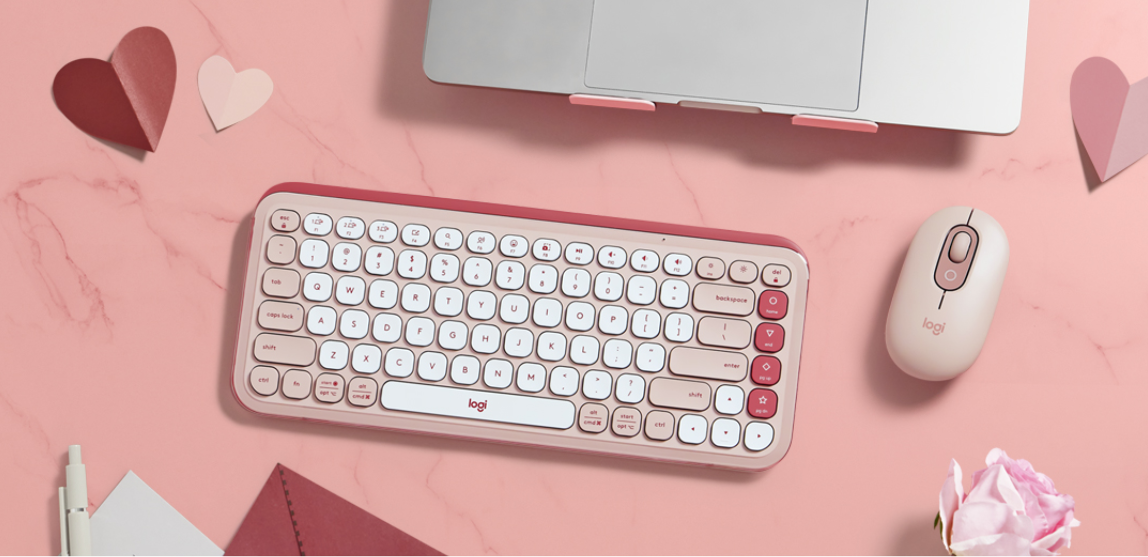 Las más tecnológicas y coquetas querrán el Pop icon combo es una elegante y compacta combinación de teclado y ratón con teclas de acción personalizables, botones de acción, escritura cómoda y desplazamiento rápido. Disponible en Logitech.