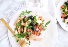 Ensalada de pasta con berenjena asada: una receta fácil y ligera