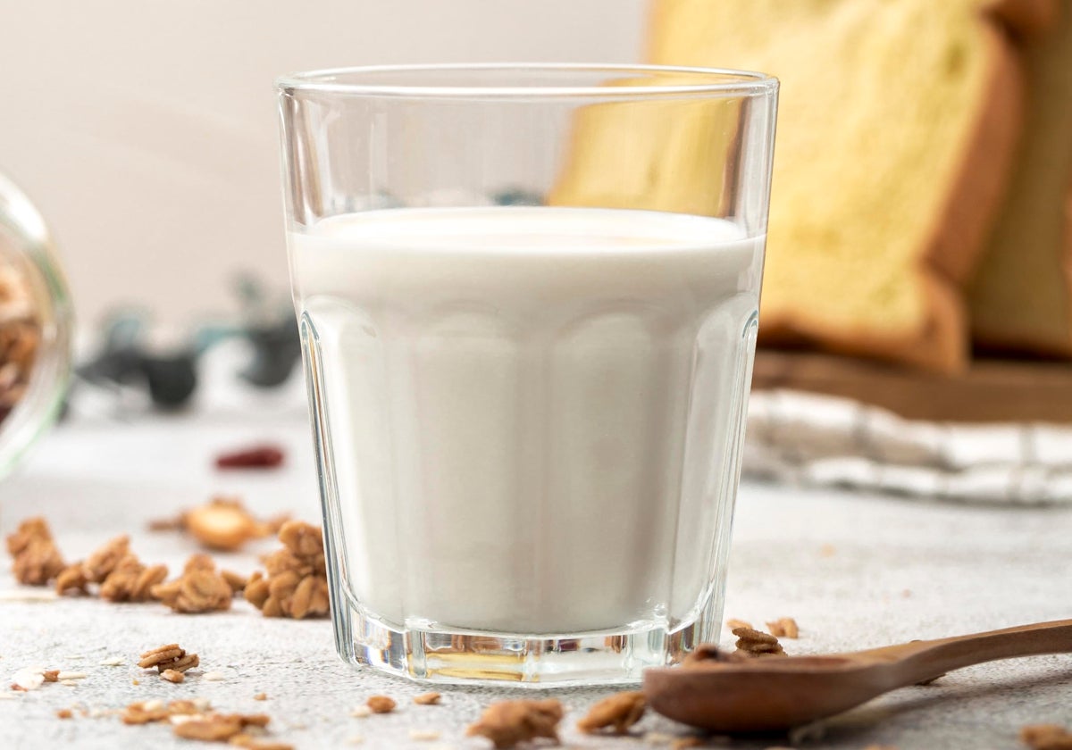 ¿Es mejor la leche de vaca o la bebida vegetal?