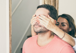 Cómo evitar estafas en el amor y qué perfil es más común que caiga en los engaños