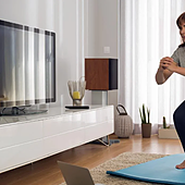 Ni caminar ni correr: la rutina de ejercicios que es perfecta a partir de los 50 para hacer en casa y mejorar la salud