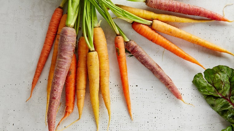 La zanahorias, calabaza, boniato, mango o naranja son ricos en betacarotenos.