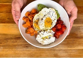 La ensalada de boniato con huevo a la plancha que ya se ha hecho viral