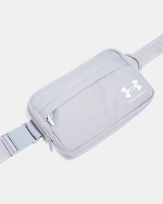 Ante cualquier circunstancia, una riñonera es un a gran aliada. Los bolsillos de este modelo, que puedes llevar como riñonera o bandolera, están diseñados para que tengas a mano las cosas que más necesitas. Disponible en Under Armour por 26,97 euros (antes por 30 euros). 