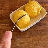 Helado cremoso de mango, el postre que querrás preparar casi a diario este verano