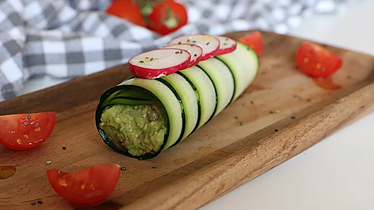 Canelón de calabacín con guacamole