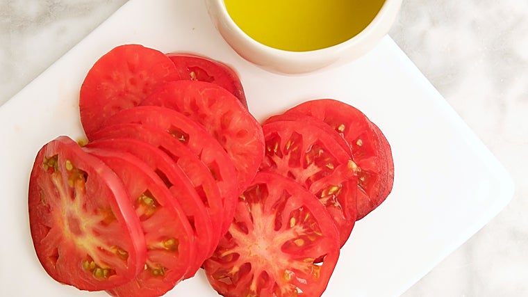 Hojaldres de queso y tomate: la receta de horno para disfrutar cuidándose