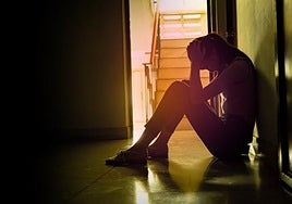 Fernando Mora, psiquiatra experto en salud emocional: «Aferrarte a alguien que te hace sufrir va a acabar con tu autoestima»