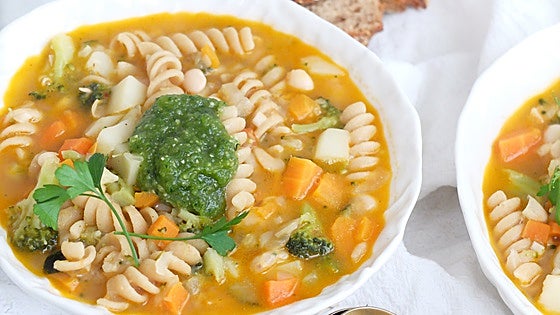 Sopa minestrone con pesto, la delicia nutritiva para cuando bajan las temperaturas