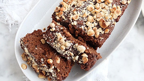 Bizcocho de cacao y almendras: el postre con antioxidantes para chuparse los dedos