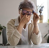 Gonzalo Bernabéu, oftalmólogo: «No llevar una gafa adecuada puede ayudar a que salgan orzuelos»
