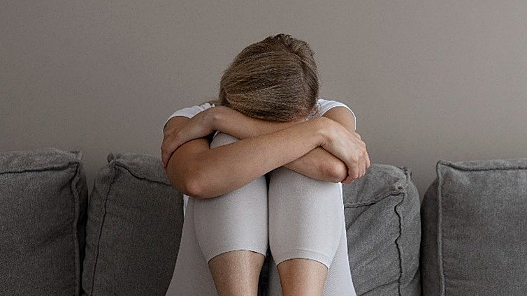 Ángela Fernández, psicóloga, sobre por qué siempre nos ponemos en lo peor: «La incertidumbre genera ansiedad y una gran sensación de pérdida de control»