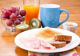 Aurelio Rojas, cardiólogo, sobre si es mejor desayunar o el ayuno intermitente: «Si priorizas las proteínas....»