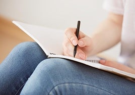 Un psicólogo, sobre cómo acabar con los pensamientos negativos: «Solo necesitas papel y lápiz»