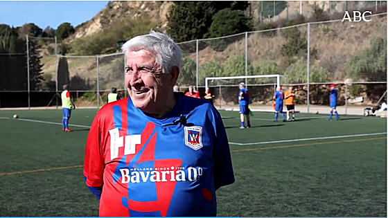 'Walking Football', el deporte que suma años de vida y donde solo se camina