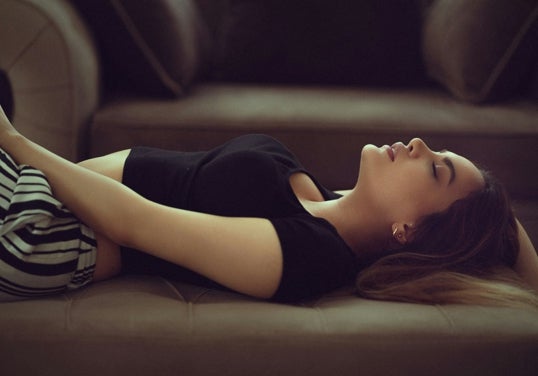 El sedentarismo favorece la pérdida de masa muscular.