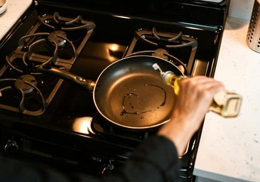 Rhonda Patrick, biomédica: «Calentar sartenes antiadherentes aumenta el riesgo de exposición a PFAS»