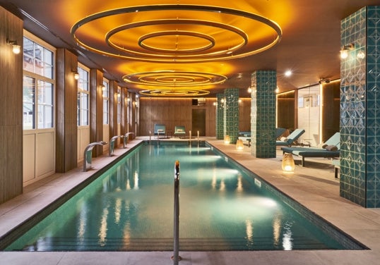 Entrada a la piscina de la zona termal.