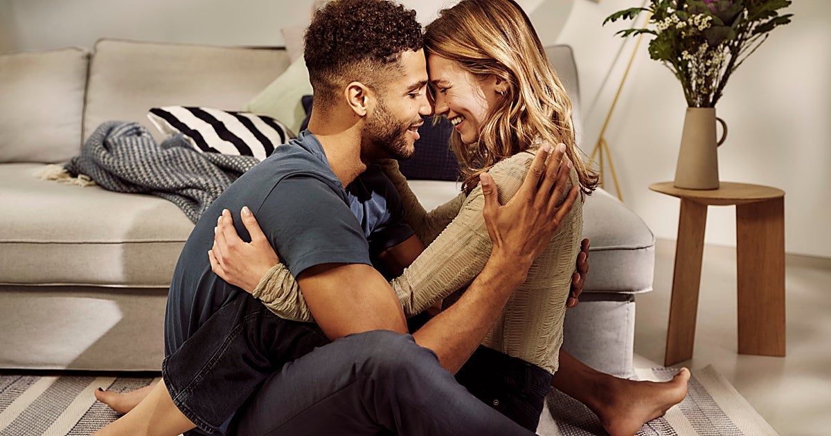 Los polos opuestos se atraen... y tienen una vida sexual más satisfactoria