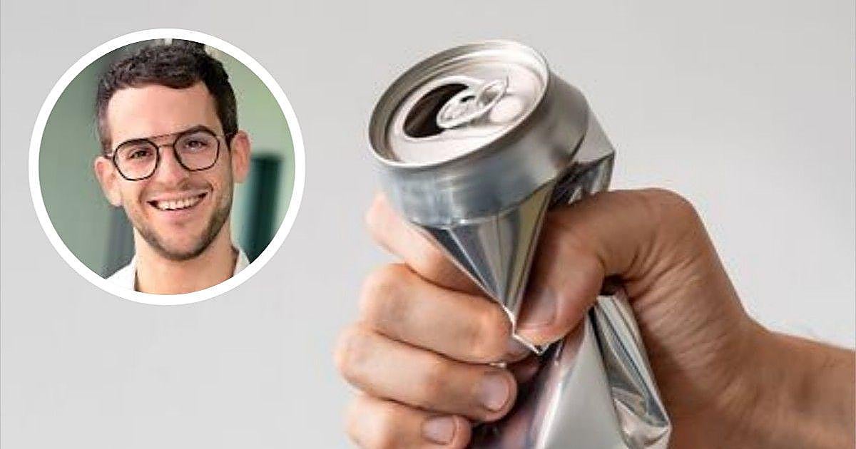 José Manuel Felices, médico: «Si puedes aplastar una lata con la mano puedes esperar una vida longeva»