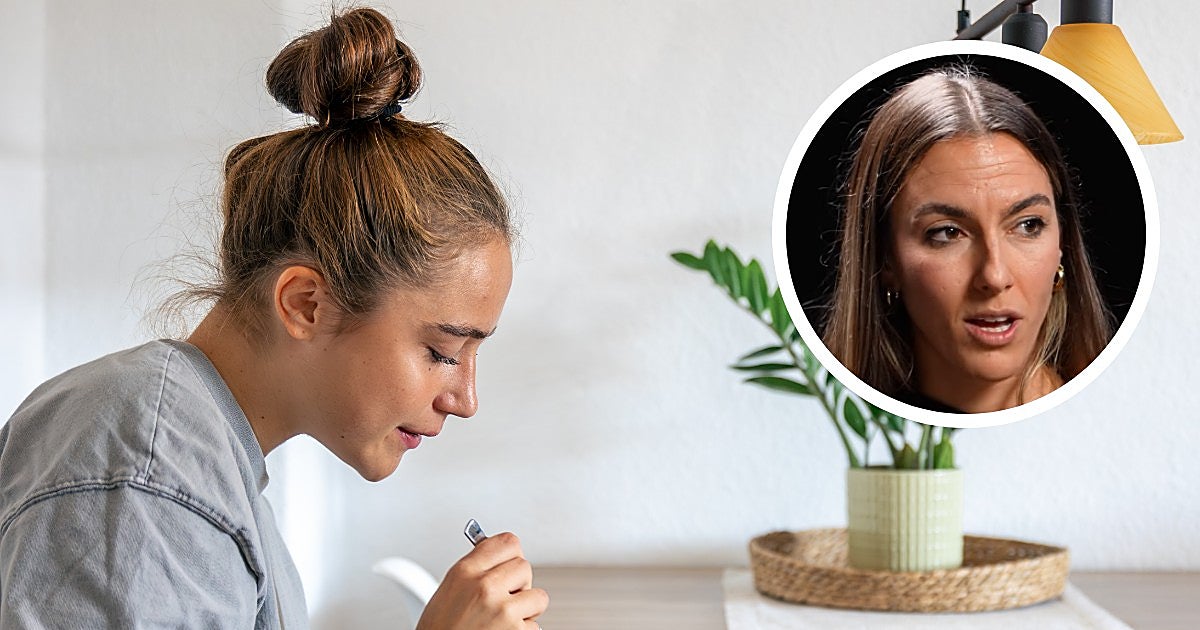 Aroa Olivares, fisioterapeuta: «Comer en mesa baja no viene bien para la digestión»