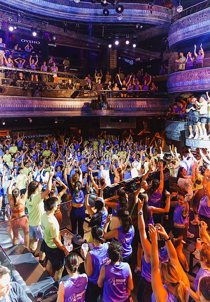 Medio millar de jóvenes se citaron en la fiesta 'healthy' organizada en el Teatro Kapital de Madrid