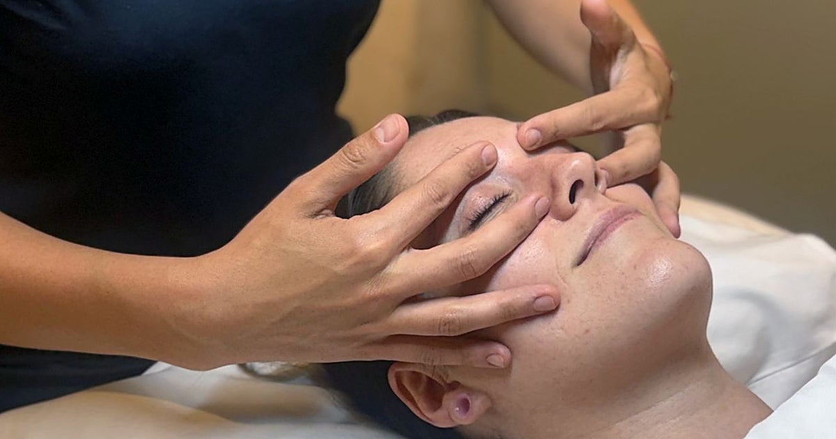 Celia Lucas, terapeuta antiedad: «El rostro necesita entrenamiento igual que el cuerpo y ayuda a rejuvenecerlo»