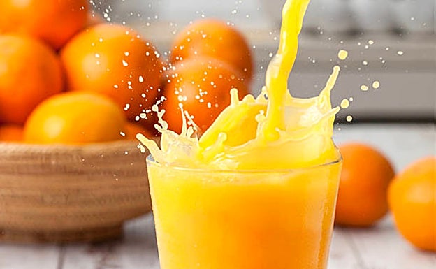 vaso de jugo de naranja