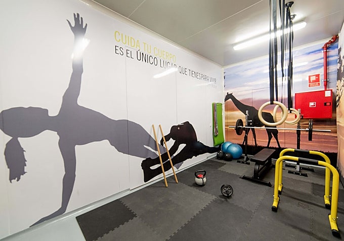 En la imagen, un rincón del gimnasio de Quinton BioTech Lab al que acceden los empleados en su jornada laboral