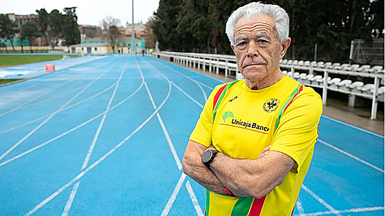Juan López, corredor a los 82 años: «De desayuno tomo una cucharada de polen y una tostada de pan tostado con aceite de oliva, requesón y miel»