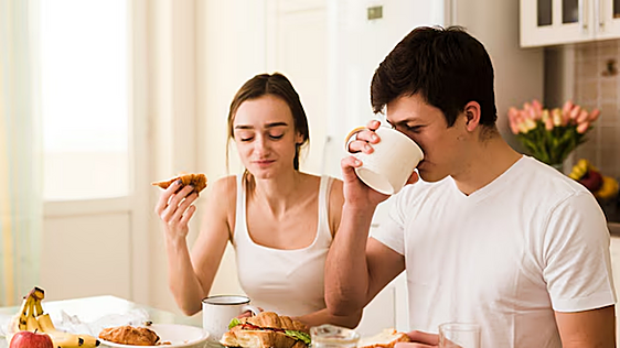 Pablo Hernández, experto en medicina natural: «Los hombres tienen que hacer el desayuno a su mujer, y no por romanticismo, sino por fisiología»