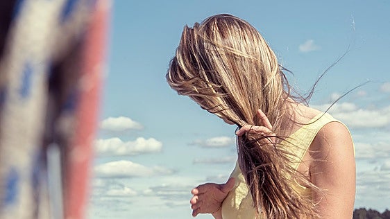 Este otoño se te volverá a caer mucho pelo: ¿cuándo tienes que preocuparte?