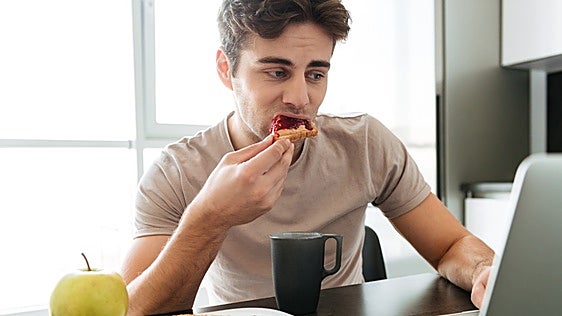 Sebastián La Rosa, experto en longevidad: «Si sientes que después de dos horas necesitas volver a comer o que te baja la energía, es inflexibilidad metabólica»