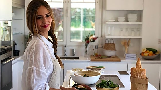 Salena Sainz, farmacéutica: «El GLP-1 es la hormona que fabrica tu cuerpo y ayuda de forma natural a quitarte el hambre»