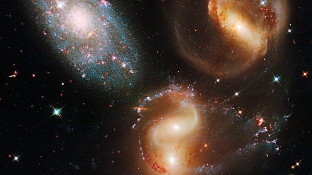 Imagen antes - El quinteto de Stephan. Gracias al Webb puede verse, con un grado de detalle sin precedentes, cómo las galaxias que interactúan entre sí provocan la formación de estrellas en cada una de ellas y cómo el gas de estas galaxias resulta alterado