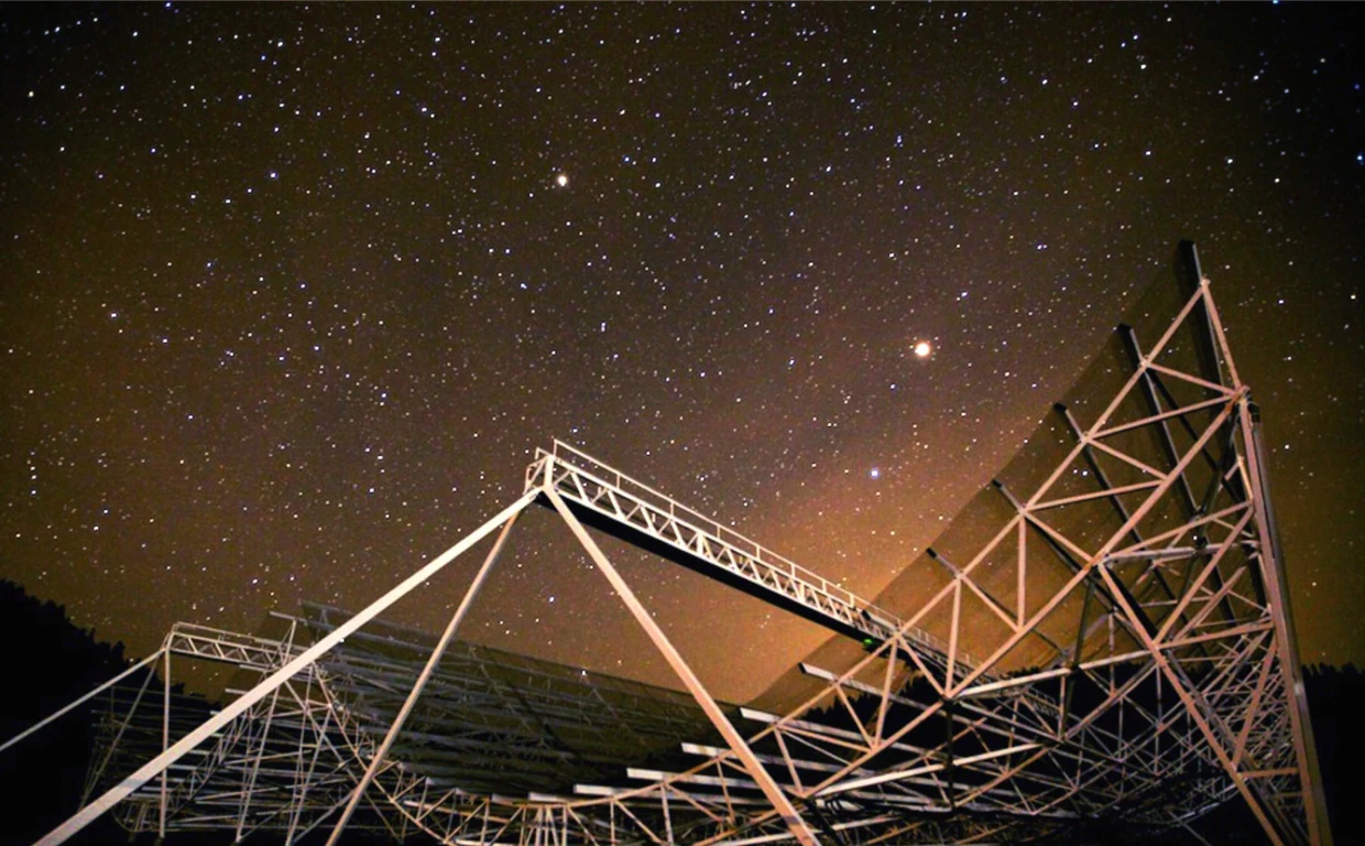 Radio „bicie serca” monitorowało miliardy lat świetlnych od Ziemi