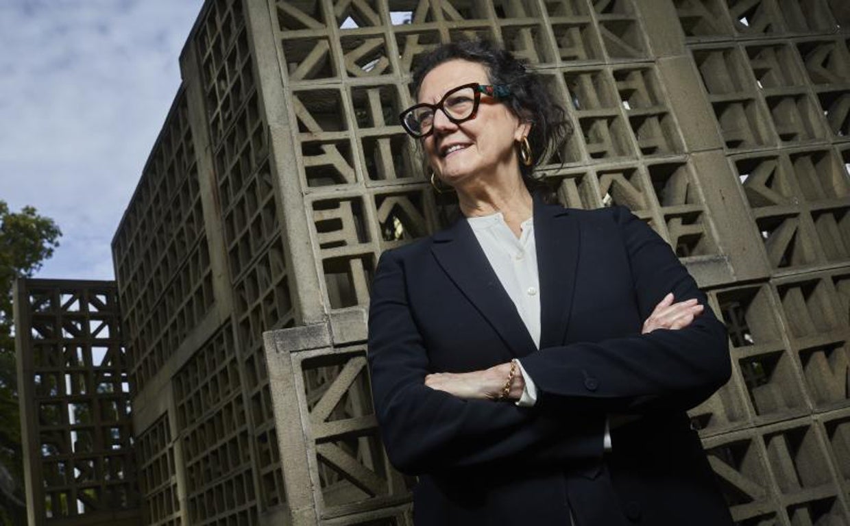 La investigadora Mónica Ólvera posa en la sede de la Fundación BBVA de Madrid