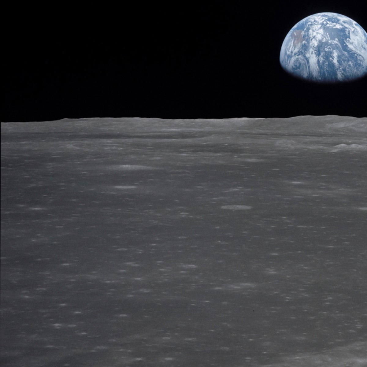 La Luna recibió el impacto de asteroides al mismo tiempo que en la Tierra morían los dinosaurios