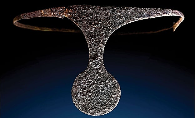 Diadema de plata de una dama de El Argar